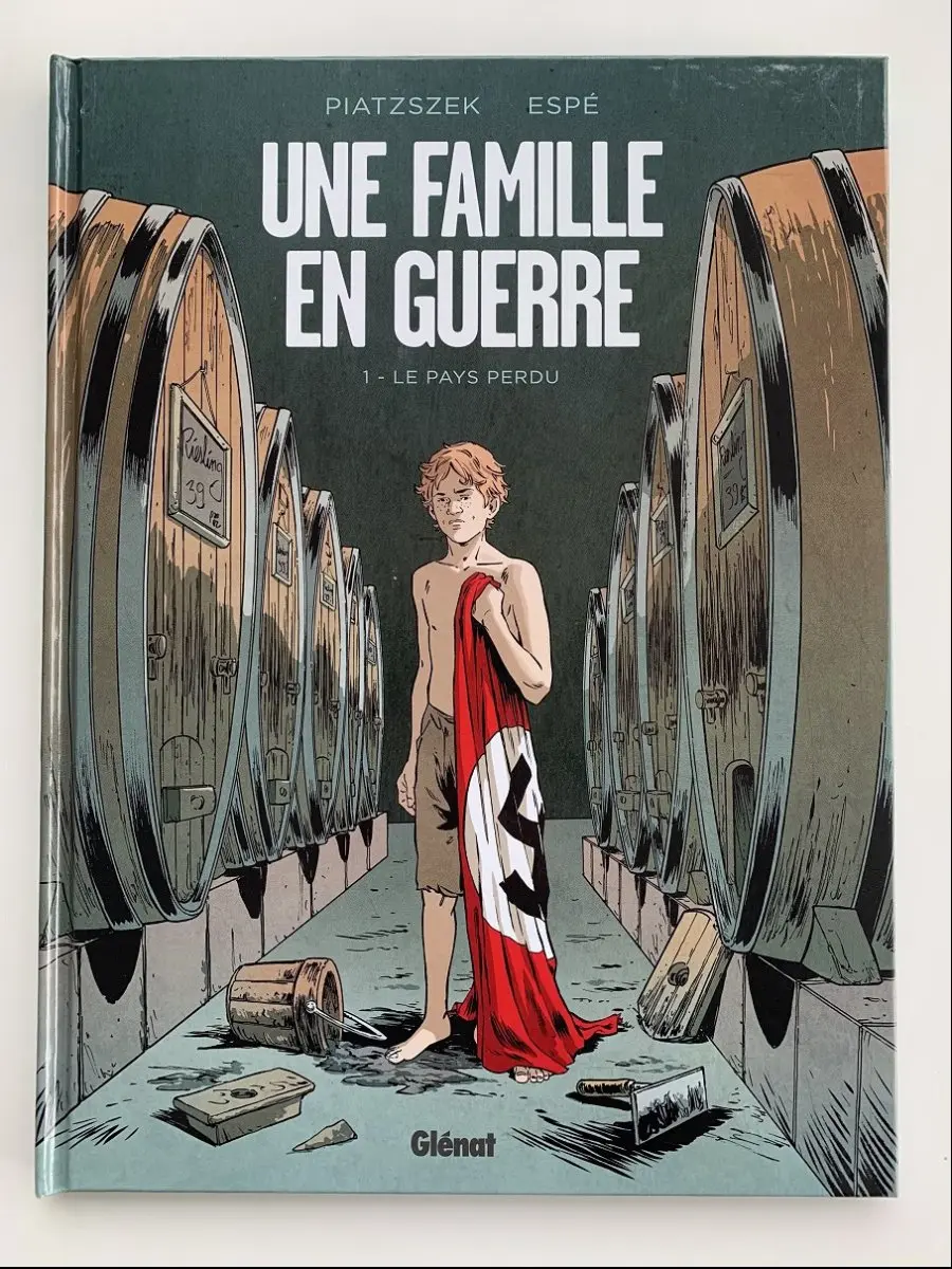 Une famille en guerre - Tome 1 : Le pays perdu(de translation)